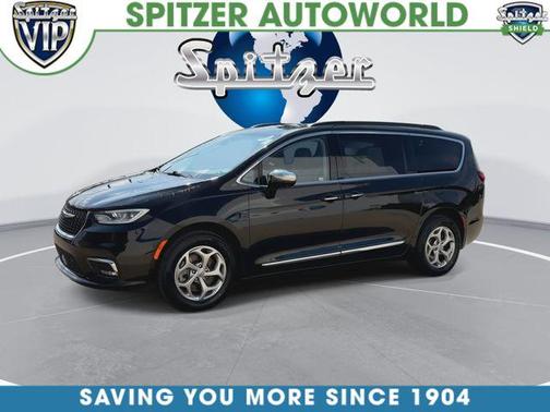 Brilliant Black Crystal Pearlcoat 2023 Chrysler Pacifica Limited