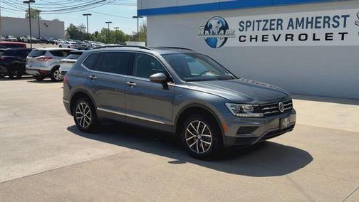Platinum Gray Metallic 2020 Volkswagen Tiguan 2.0T SE