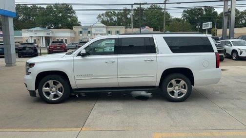 Iridescent Pearl Tricoat 2019 Chevrolet Suburban LT
