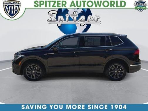 Deep Black Pearl Effect 2022 Volkswagen Tiguan 2.0T SE