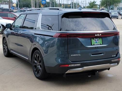 2023 Kia Carnival SX