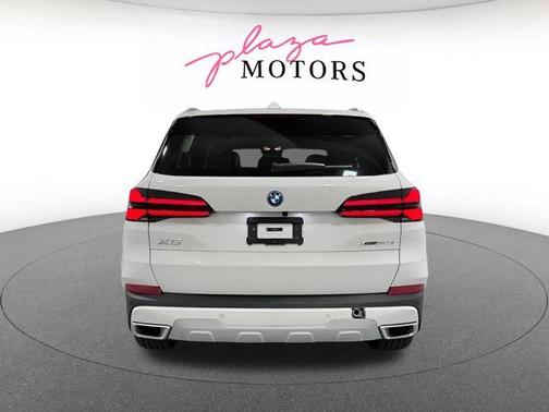 Alpine White 2026 BMW X5 PHEV xDrive50e