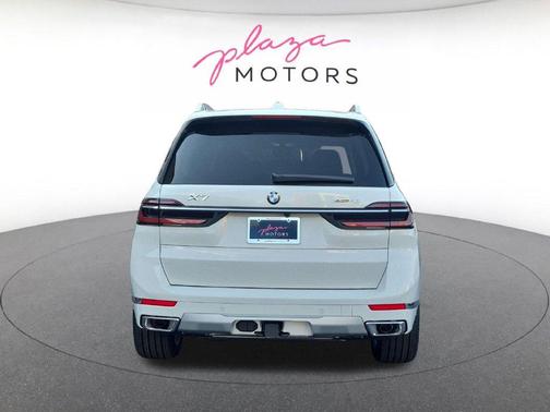 Alpine White 2027 BMW X7 xDrive40i