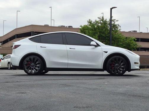 Pearl White Multi 2024 Tesla Model Y Performance