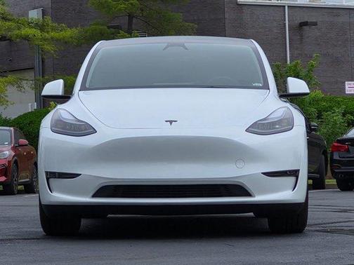 Pearl White Multi 2024 Tesla Model Y Performance
