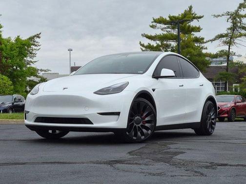 Pearl White Multi 2024 Tesla Model Y Performance