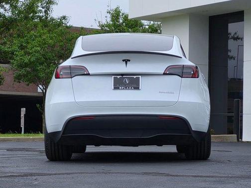 Pearl White Multi 2024 Tesla Model Y Performance