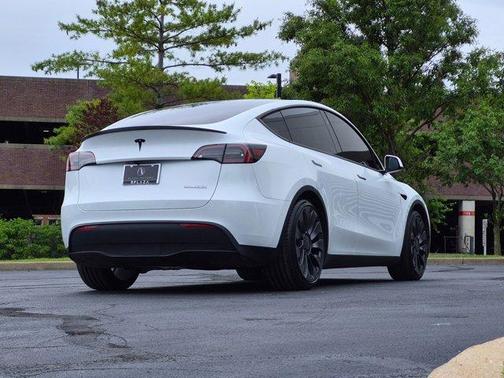 Pearl White Multi 2024 Tesla Model Y Performance