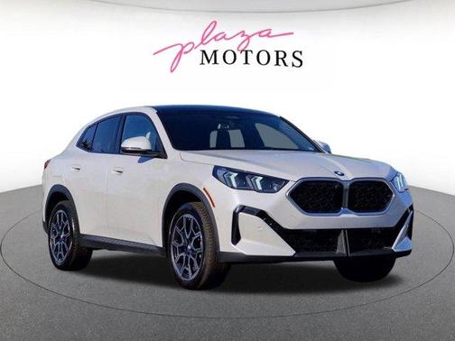 Mineral White Metallic 2025 BMW X2 xDrive28i