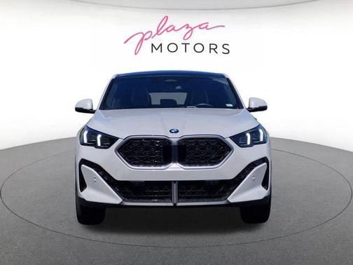 Mineral White Metallic 2025 BMW X2 xDrive28i