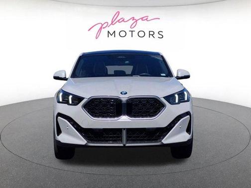 Mineral White Metallic 2025 BMW X2 xDrive28i