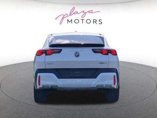 Mineral White Metallic 2025 BMW X2 xDrive28i