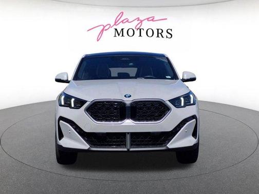 Mineral White Metallic 2025 BMW X2 xDrive28i