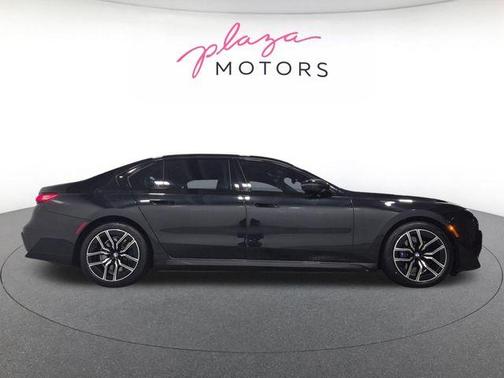 Black Sapphire Metallic 2023 BMW i7 xDrive60