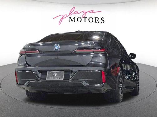 Black Sapphire Metallic 2023 BMW i7 xDrive60