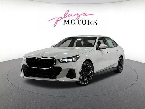 Alpine White 2026 BMW 530 i xDrive