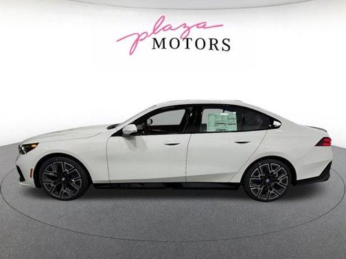 Alpine White 2026 BMW 530 i xDrive