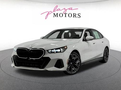 Alpine White 2026 BMW 530 i xDrive