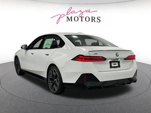 Alpine White 2026 BMW 530 i xDrive