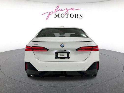 Alpine White 2026 BMW 530 i xDrive