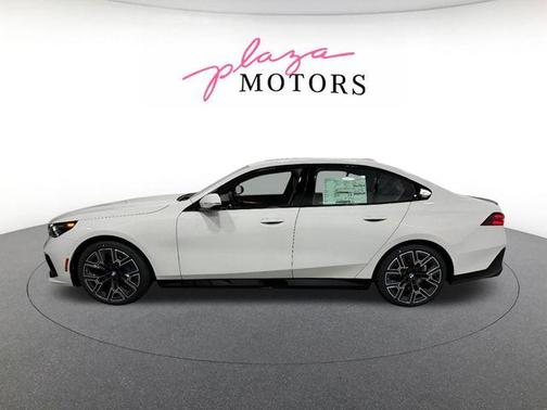 Alpine White 2026 BMW 530 i xDrive