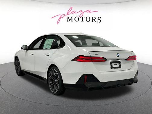 Alpine White 2026 BMW 530 i xDrive