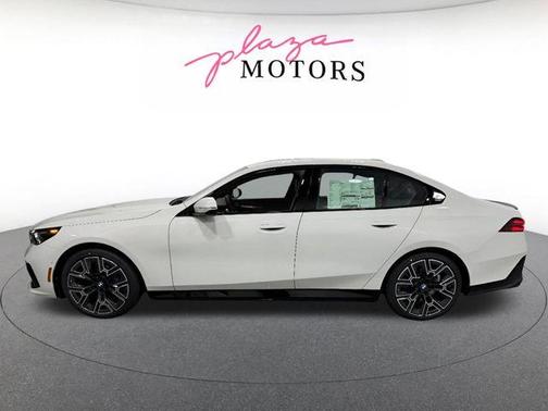 Alpine White 2026 BMW 530 i xDrive