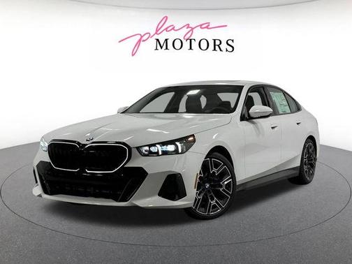 Alpine White 2026 BMW 530 i xDrive