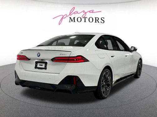 Alpine White 2026 BMW 530 i xDrive