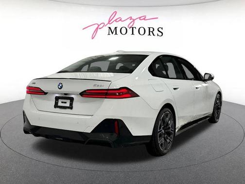 Alpine White 2026 BMW 530 i xDrive