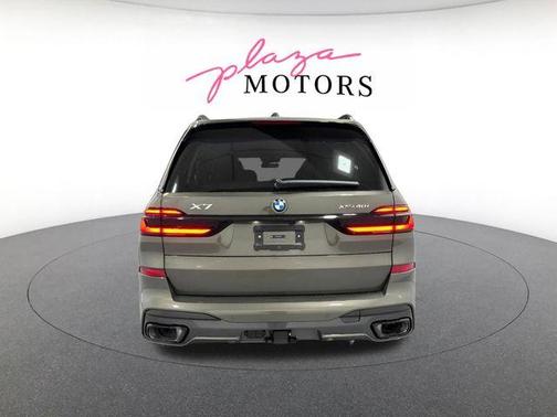 Manhattan Green Metallic 2026 BMW X7 xDrive40i