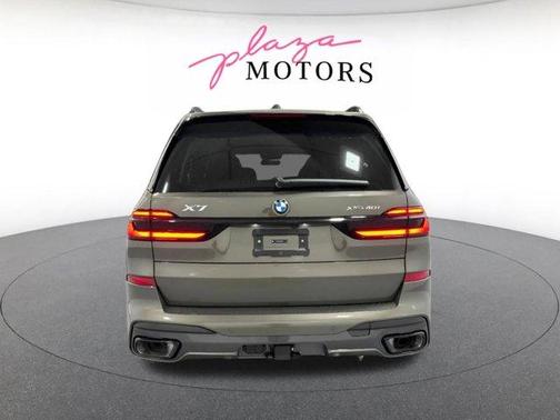 Manhattan Green Metallic 2026 BMW X7 xDrive40i