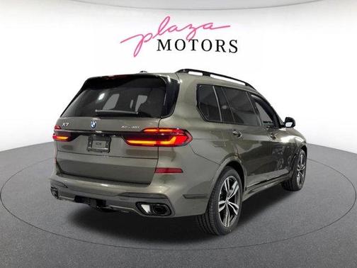 Manhattan Green Metallic 2026 BMW X7 xDrive40i
