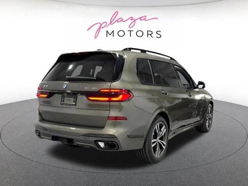 Manhattan Green Metallic 2026 BMW X7 xDrive40i