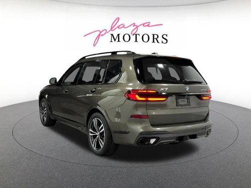 Manhattan Green Metallic 2026 BMW X7 xDrive40i