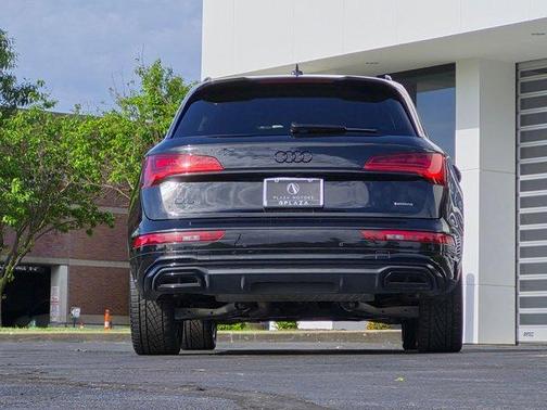 Mythos Black Metallic 2023 Audi Q5 45 S line Prestige