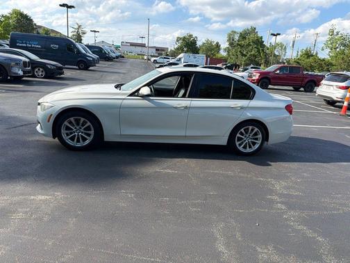 Alpine White 2016 BMW 320 i