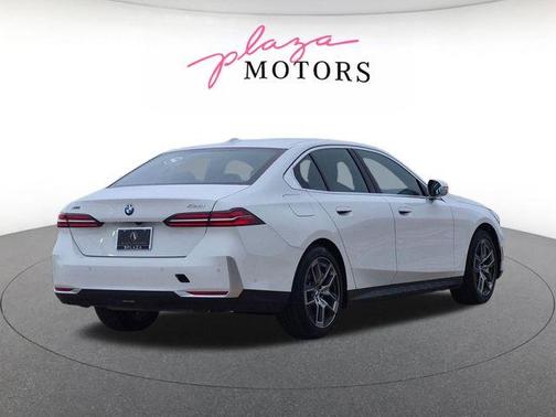 Alpine White 2026 BMW 530 i xDrive