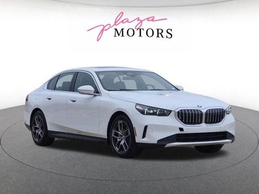 Alpine White 2026 BMW 530 i xDrive