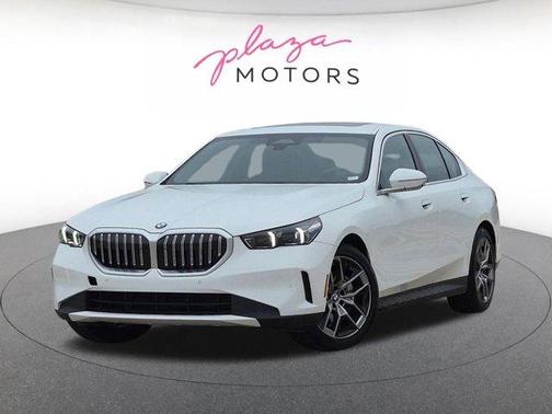 Alpine White 2026 BMW 530 i xDrive