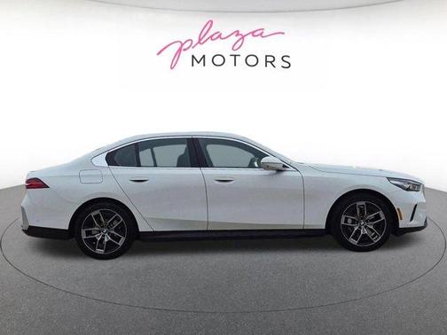 Alpine White 2026 BMW 530 i xDrive