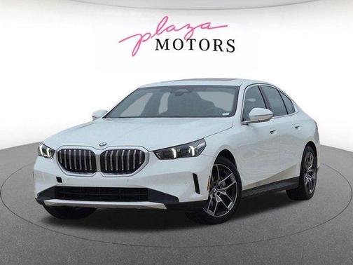 Alpine White 2026 BMW 530 i xDrive