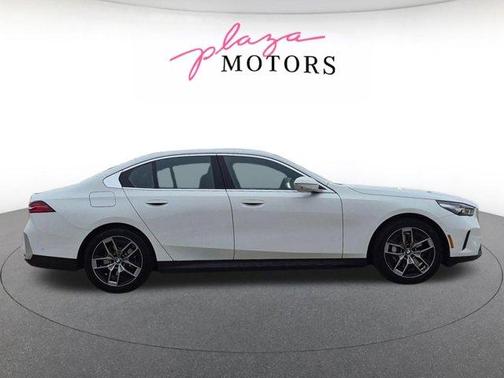 Alpine White 2026 BMW 530 i xDrive