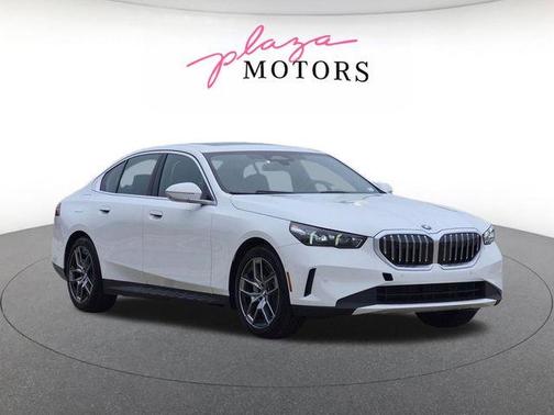 Alpine White 2026 BMW 530 i xDrive