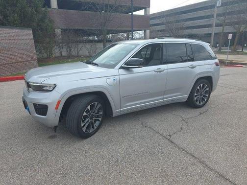 2022 Jeep Grand Cherokee 4xe Overland