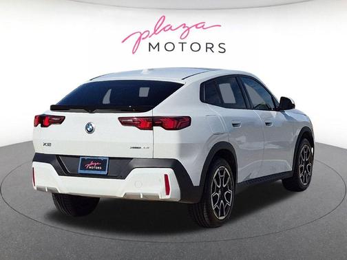 Alpine White 2024 BMW X2 xDrive28i
