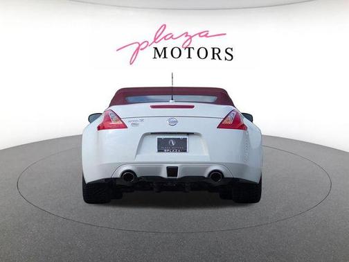 Pearl White 2010 Nissan 370Z Touring