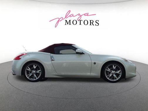 Pearl White 2010 Nissan 370Z Touring