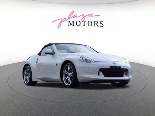 Pearl White 2010 Nissan 370Z Touring