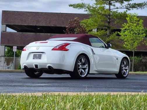 Pearl White 2010 Nissan 370Z Touring
